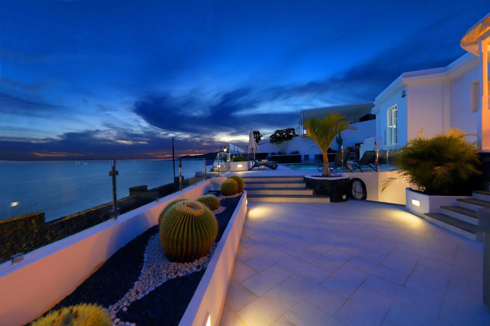 Luxury Puerto Del Carmen 4 Bedrooms La Perla Modern Furnishings Stunning Sea Views Villa *